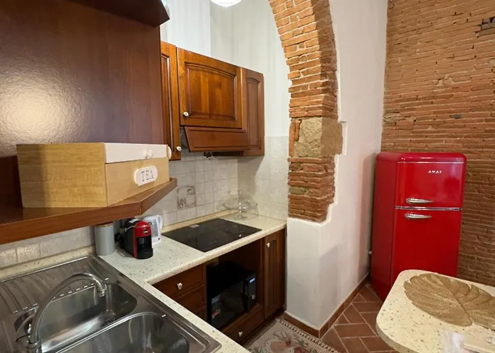 Via Pellettier 12 Livorno